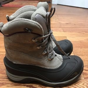 The North Face Waterproof Leather Snow Boots Size 8. Excellent condition.
